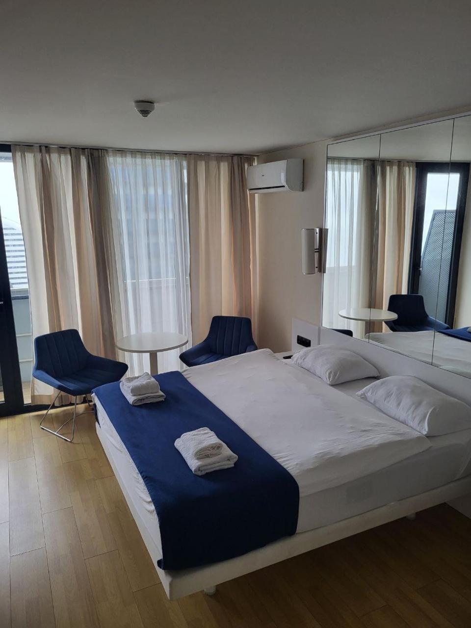 ORBI APARTMENTS на 45 этаже с прекрасным видом Батуми Экстерьер фото
