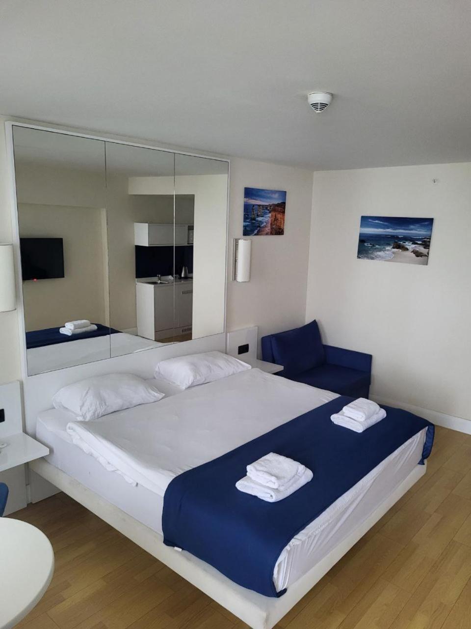 ORBI APARTMENTS на 45 этаже с прекрасным видом Батуми Экстерьер фото