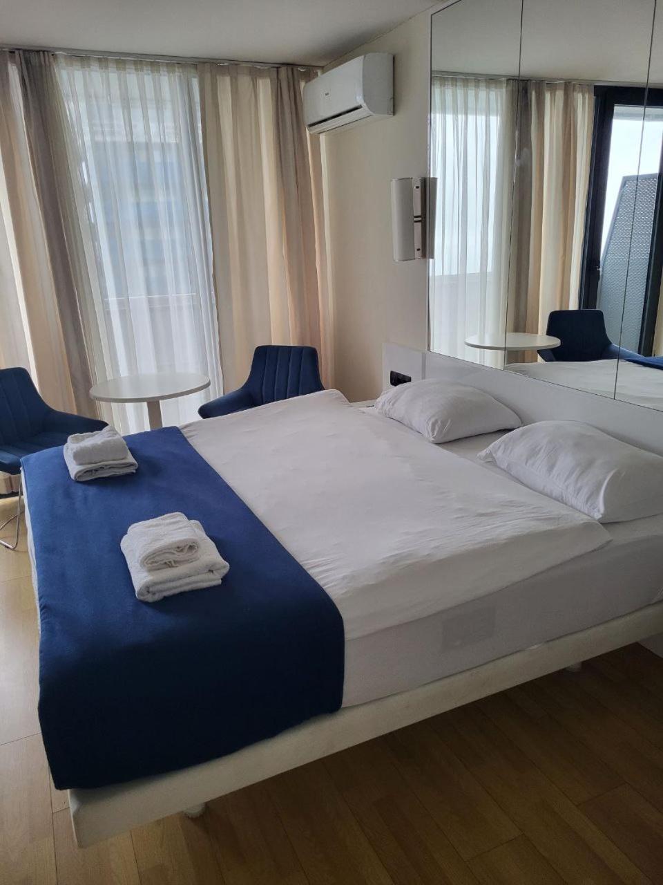 ORBI APARTMENTS на 45 этаже с прекрасным видом Батуми Экстерьер фото